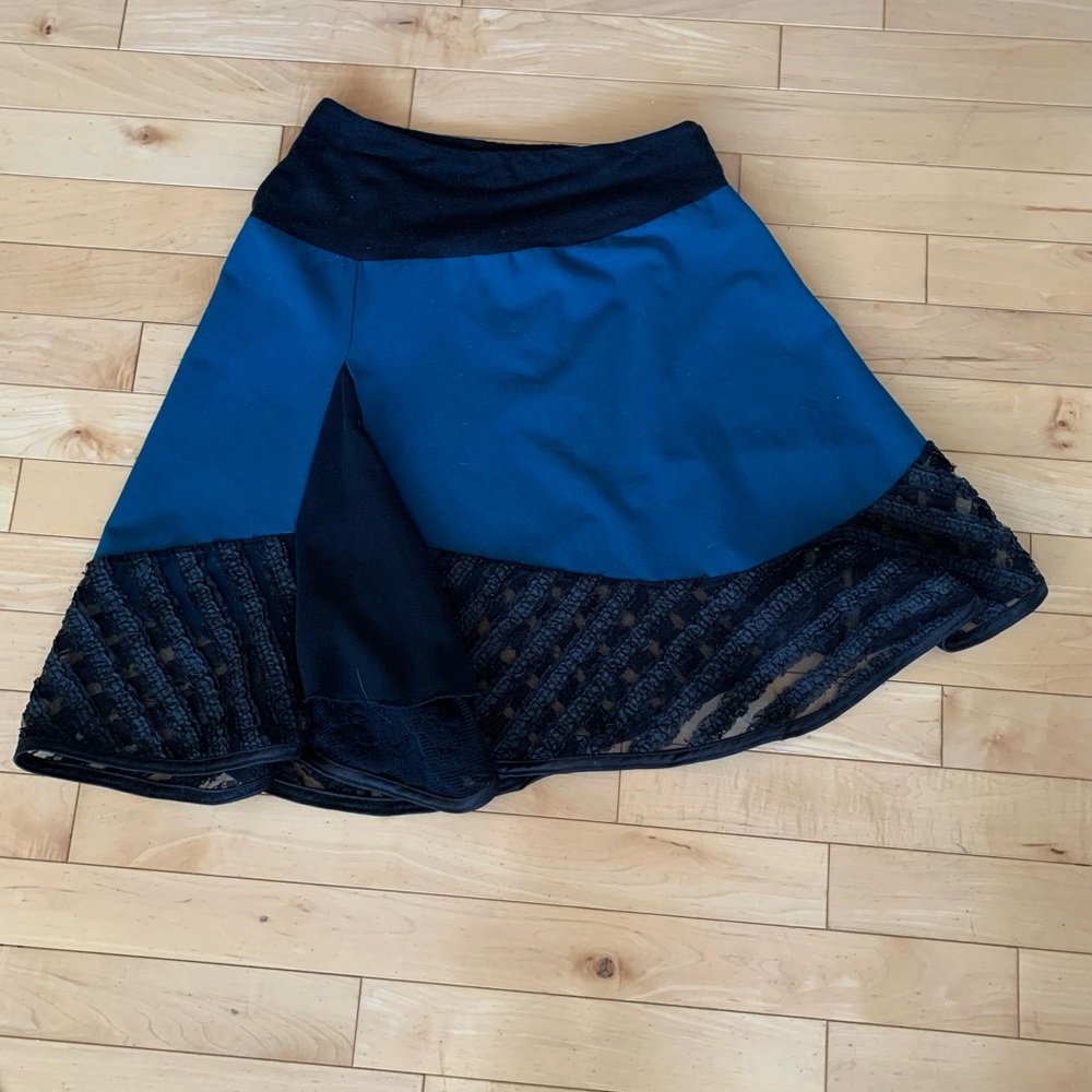 🍄3/29🍄Gorgeous skirt Size Small